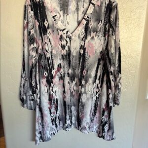 Stylish Women's V-Neck Top - Black and Pink